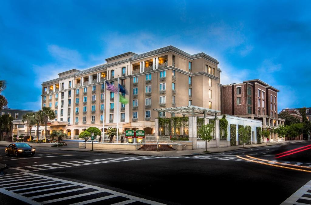 Courtyard by Marriott Charleston Historic District Main image 1